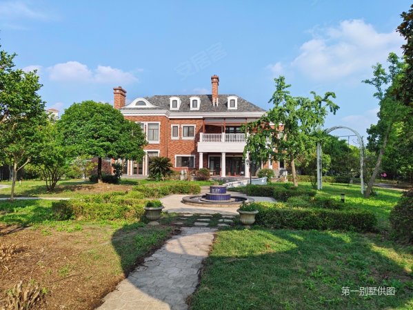 世茂佘山庄园(一期)6室3厅8卫885.89㎡南北10500万