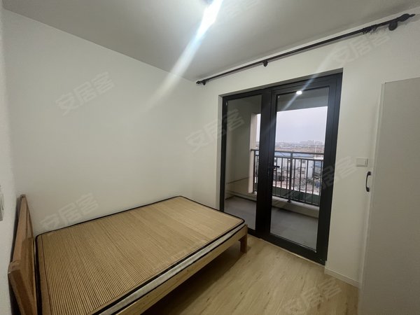青岛城阳上马卓越和悦中车,冠捷,地铁8号线,奥特莱斯,京东物流拎包