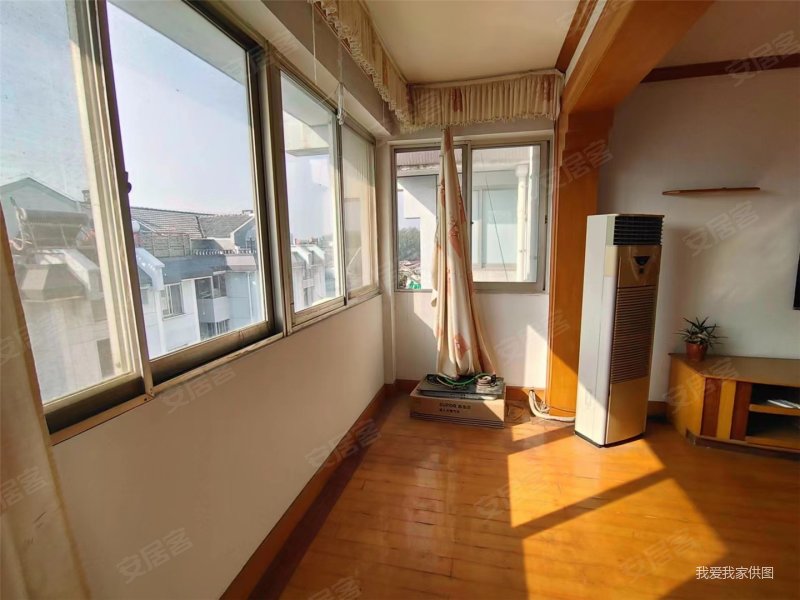 单价三千多复式文萃苑精装五室二卫带车库南北通透