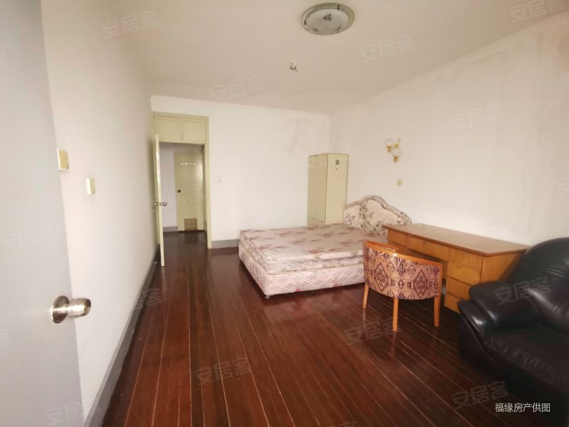 西湾新村,奶奶楼层,地铁口,生活方便 刚需2房