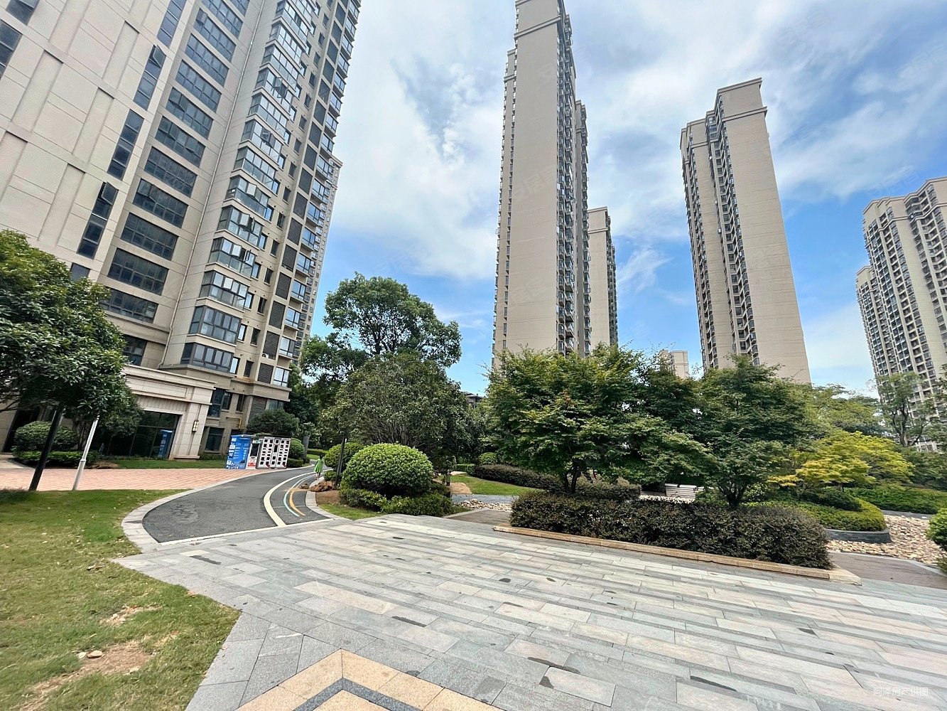 捡漏地铁口九龙湖新力龙湾精装三房南北通透楼层佳