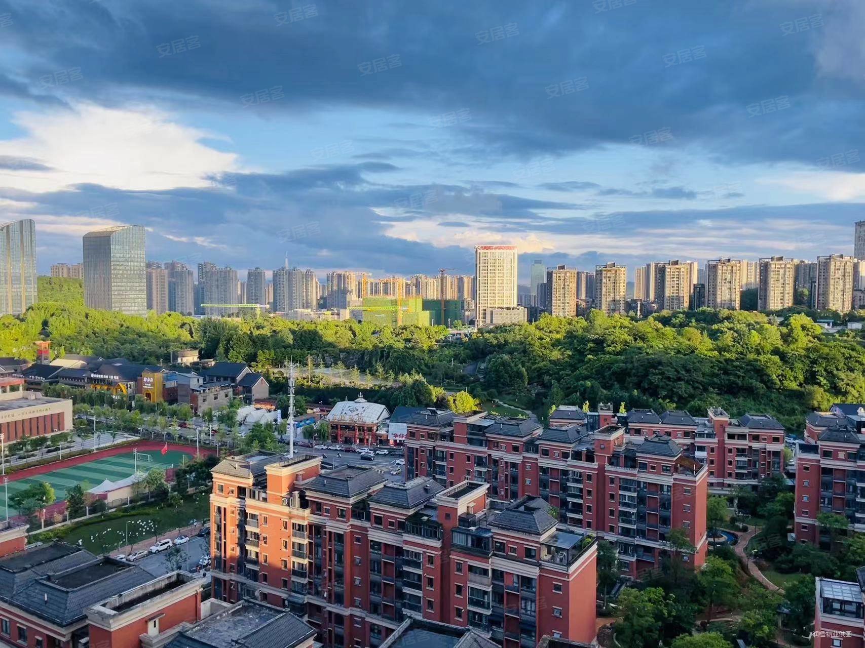 华润国际社区(c区)4室2厅2卫138.45㎡南北208万