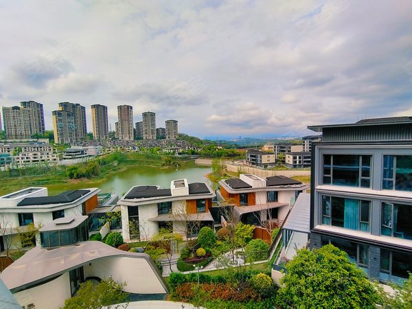 重庆渝北照母山香港置地壹号半岛照母山光环商圈旁 香港置地壹号湖畔