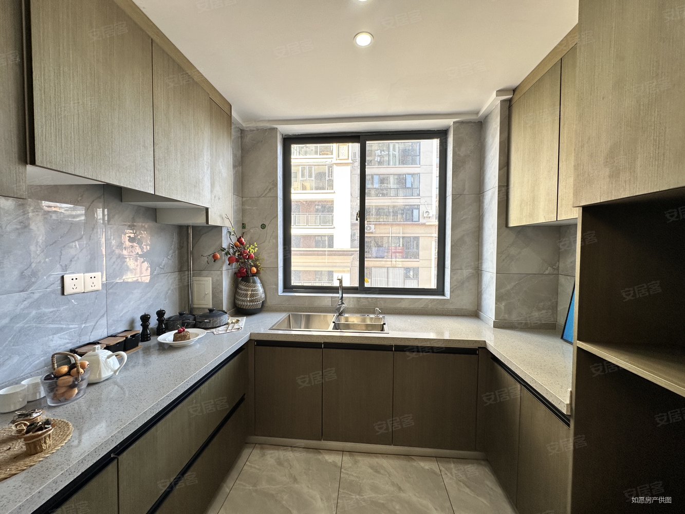 海宏天玺4室2厅2卫133㎡南北65万