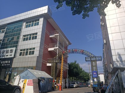 轨道交通小区西500米是小渔阳公交总站,交通便利附近学校小区周边有四