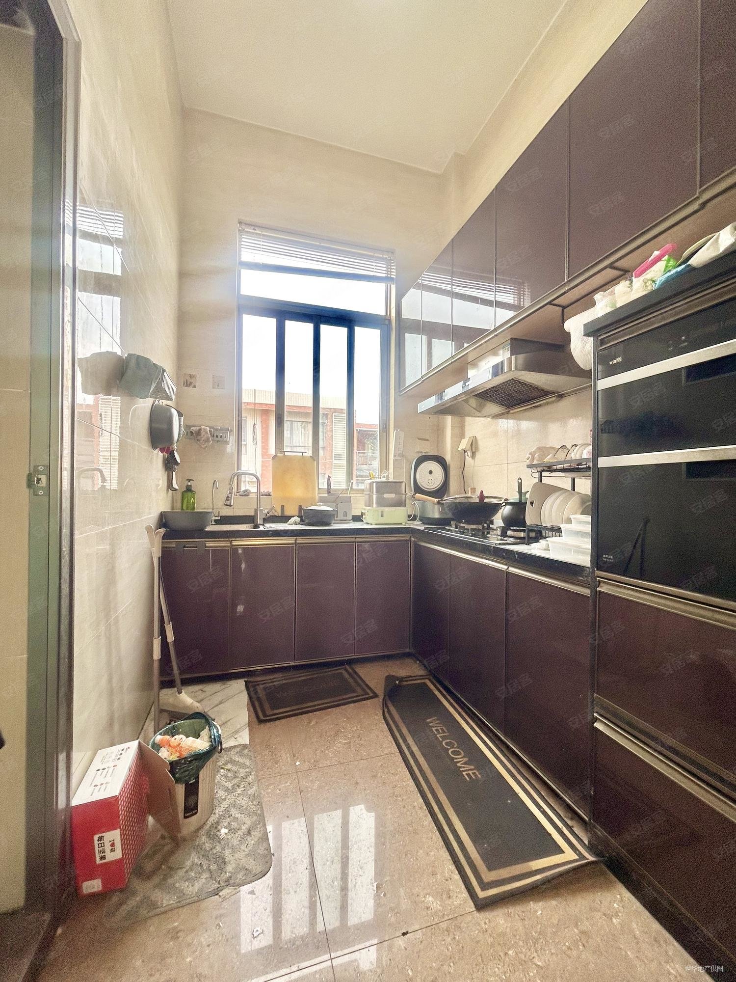 茂名碧桂园4室2厅3卫198㎡南北75.8万