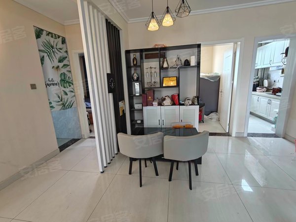 济南市中王官庄世茂原山首府首租房 好停车 有电梯 价格可谈 全套家具