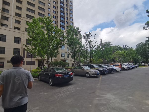 青岛市南宁夏路鲁商蓝岸公馆三号线 宁夏路 大润发 鲁商蓝岸公馆 新