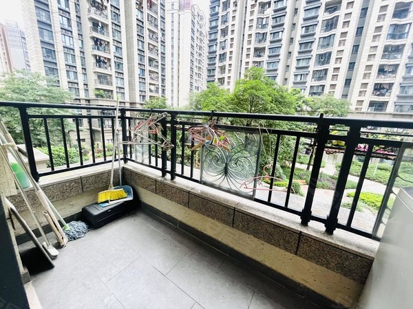 广州白云梅花园恒大御府恒大御府 精装二房 家具齐全 随时可以看房