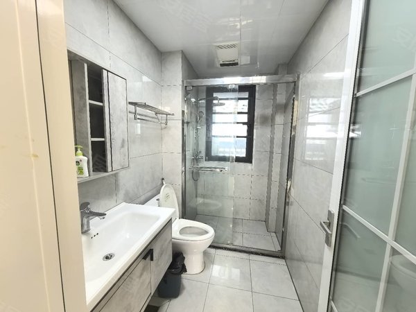 金华东阳横店南江壹号南江一号三室两厅两卫精装修，小区配套设施齐全，出入方便出租房源真实图片