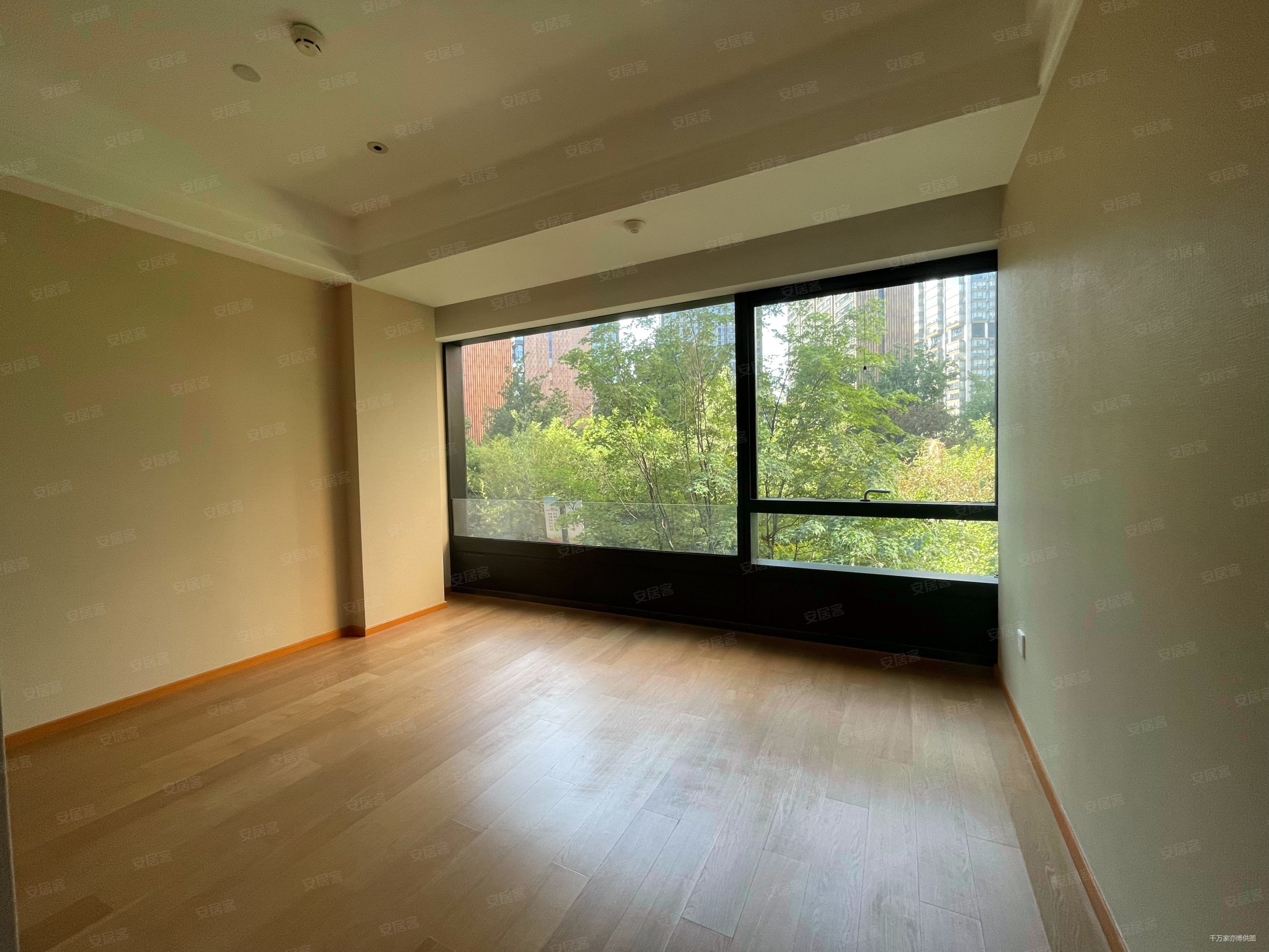 760国锐金嵿复式四居 有   次新房 精装修 看房有钥匙