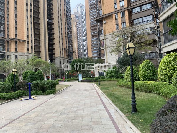 南宁青秀凤岭北联发君澜(二期)面议2500元每月精装3室74平联发君澜