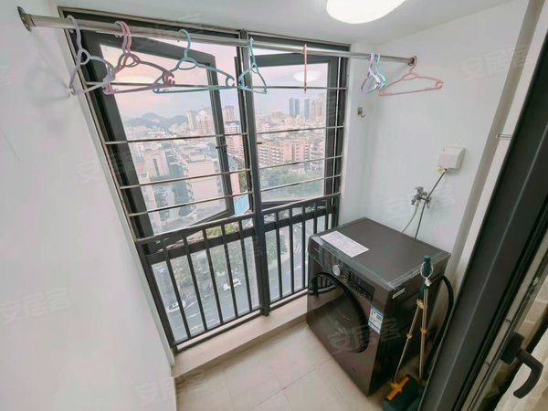 深圳宝安新安华盛盛荟(商住楼)华盛盛荟 新小区2房 车位充足  地铁口