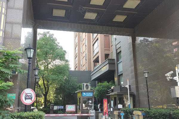 上海二手房 宝华城市花园 > 曾梦坤解读宝华城市花园小区不足