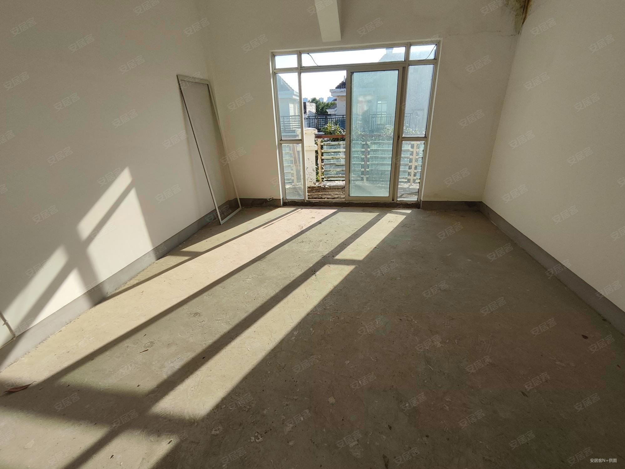 未来海岸(别墅)4室2厅4卫214.94㎡南北120万