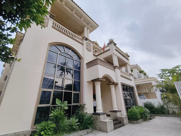 深圳龙华民治梅花山庄(别墅)深圳北 独栋三层别墅带电梯 泳池 8个房间