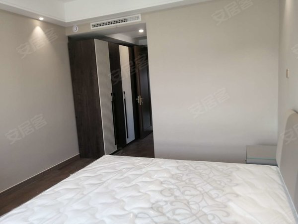 连云港海州万达康颐华府康颐华府 拎包即住 地暖净水都有 安静大三房