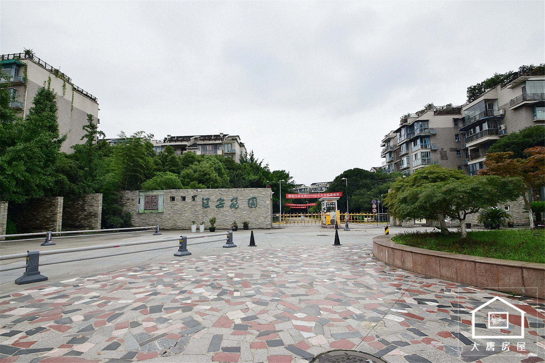 川大江安花园精装3跃4端头中庭环境优美近地铁随时看房