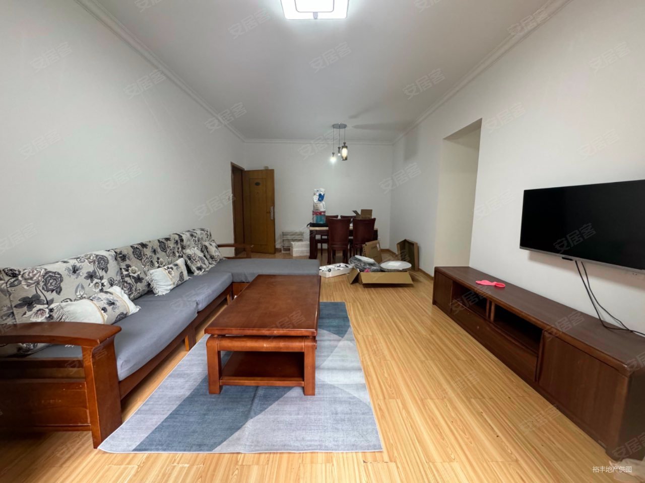 骏景花园 3 房  100 方