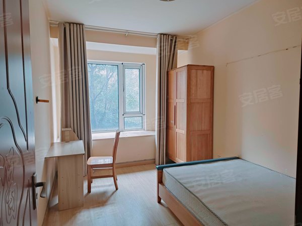 嘉兴南湖南湖街道绿景华庭绿地二期,两房简单装修,看房方便出租房源