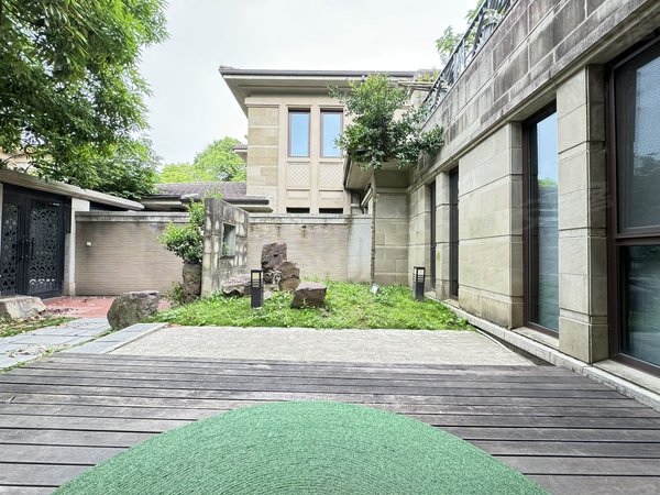 上海嘉定南翔宝华栎庭宝华独栋别墅,位置便利!近医院!