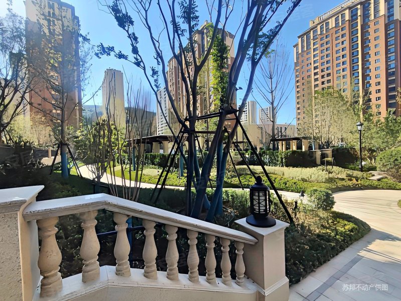 历城绿城玉兰花园三期润园4室2厅2卫144.56㎡南北560万