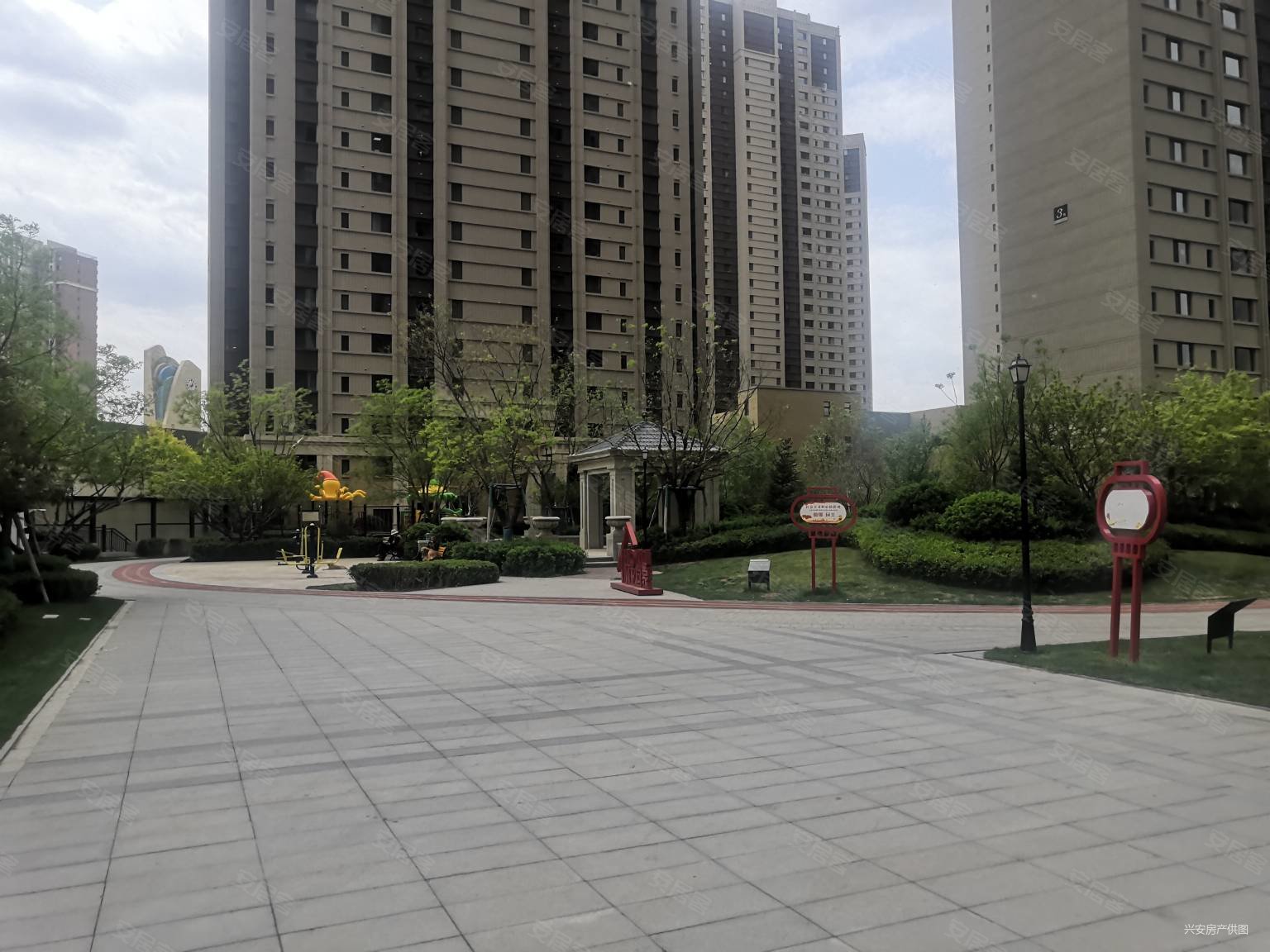 保利金香槟 双卫格局 次新房 南北通透 装修好 产权清晰