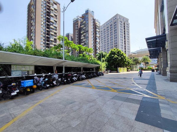 深圳南山前海泛海城市广场前海泛海城市广场 去年新装修两房两厅 直租
