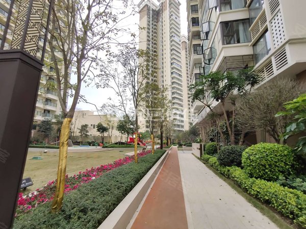 南宁兴宁区政府兴宁大唐果正正5号线地铁口,1房一卫,可短租,可以养