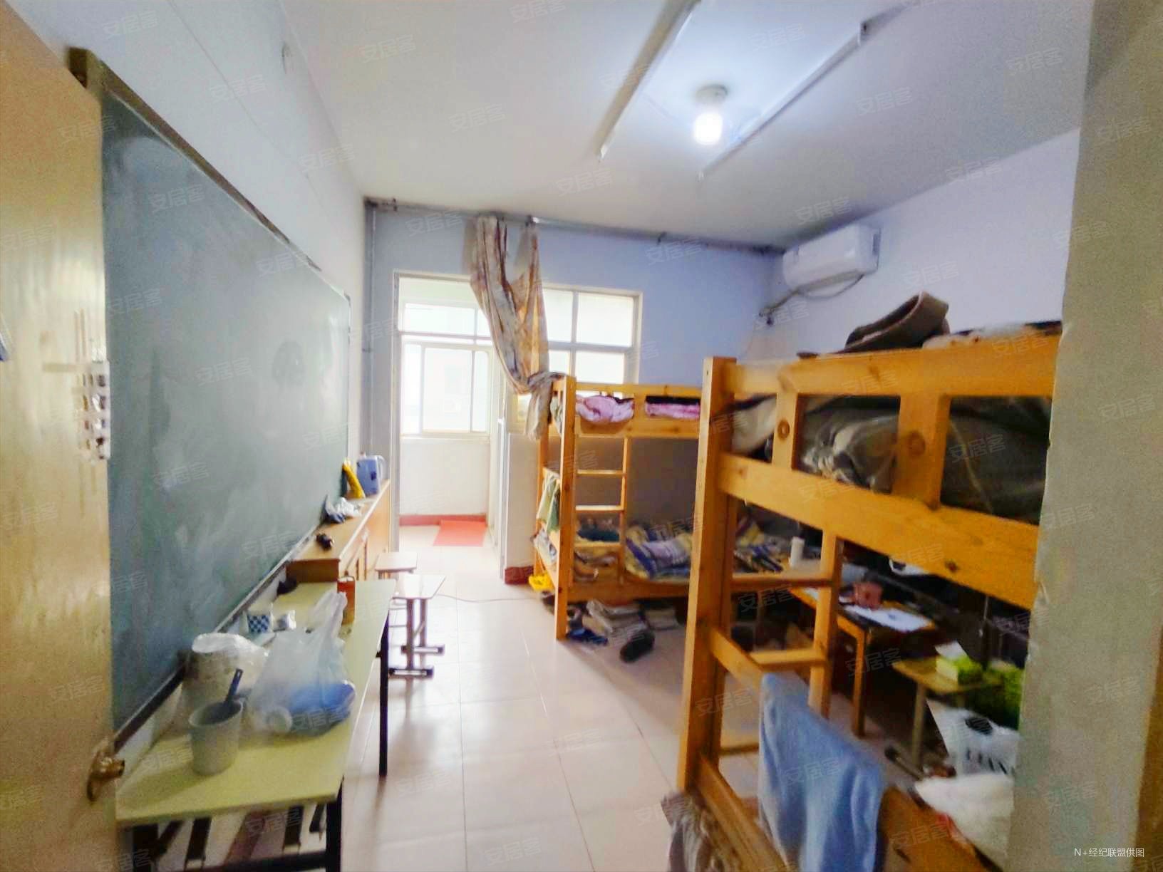 郑州中学家属院4室2厅2卫150㎡南北167万