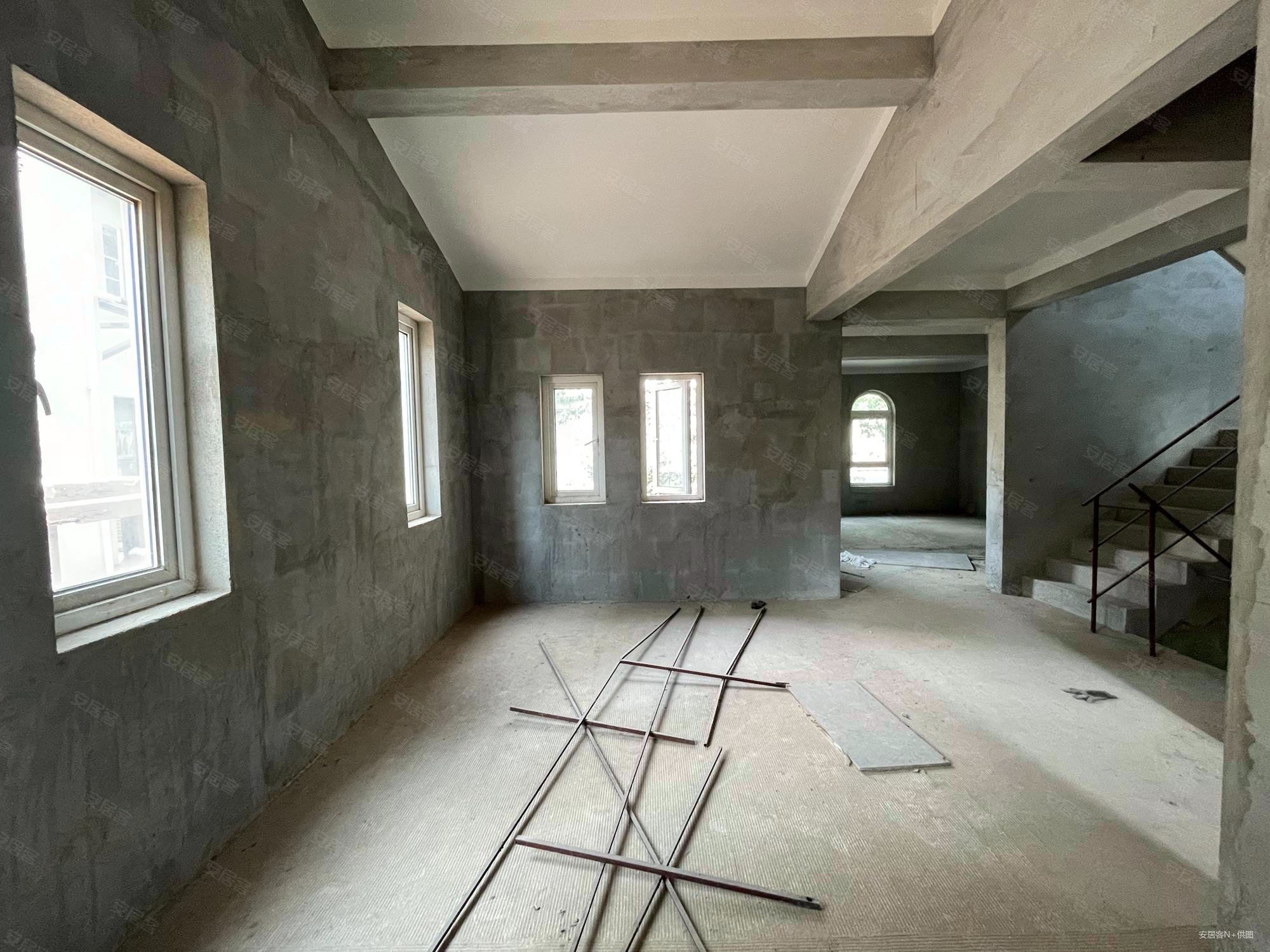 珑璟轩(别墅)4室2厅3卫169㎡南160万