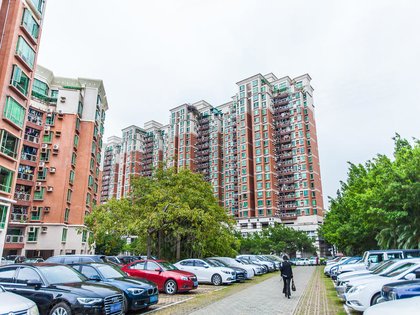 配套有3所幼儿园,一所带省一级重点学校梅园小学和梅山中学【轨道交