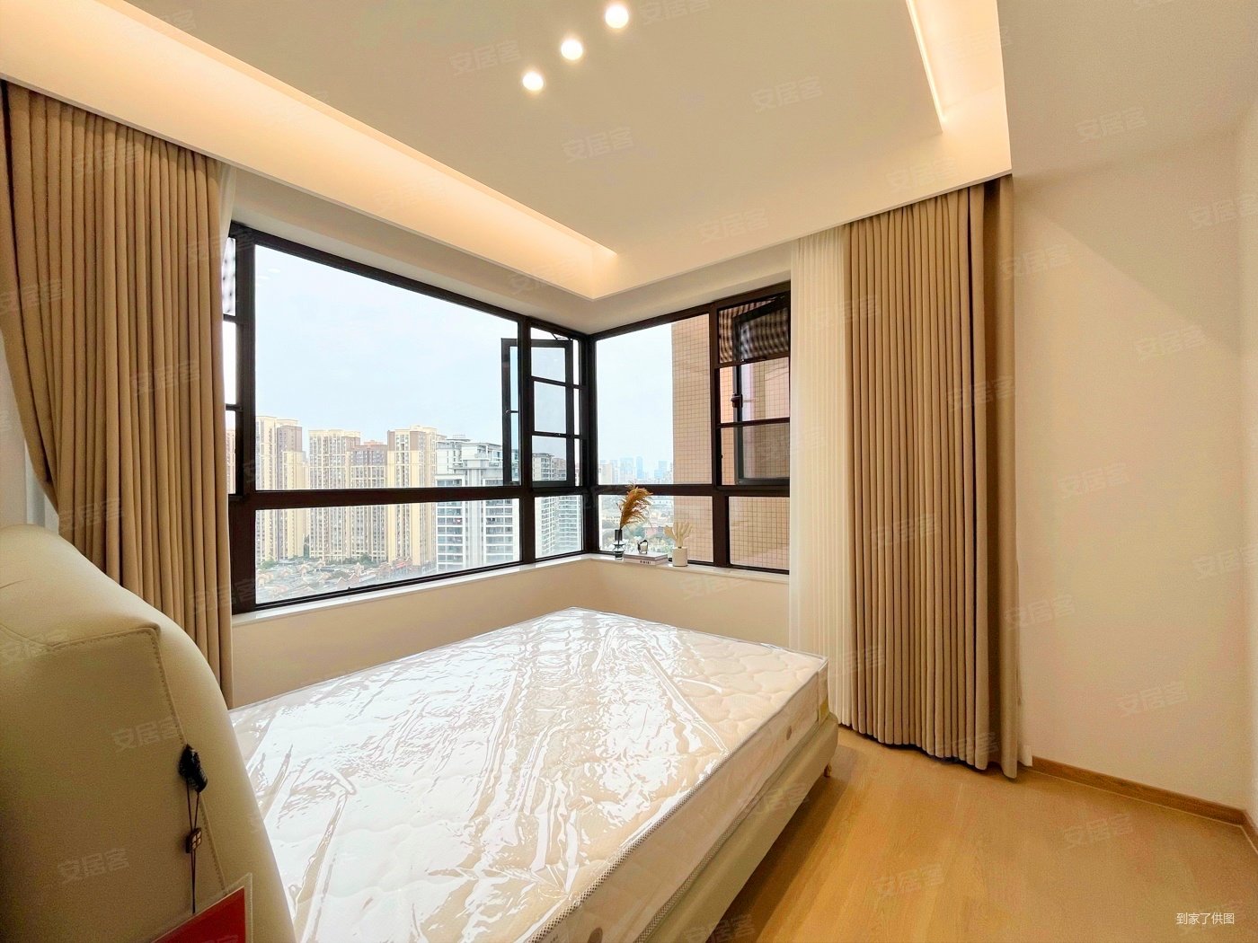 中洲锦城湖岸3室2厅1卫89.91㎡南北288万