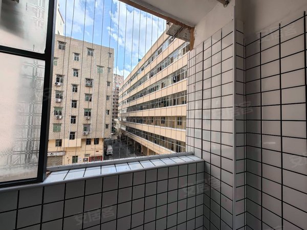 深圳龙华民治潜龙景园首月5折 精装大单间 民治地铁口 樟坑一区 深圳