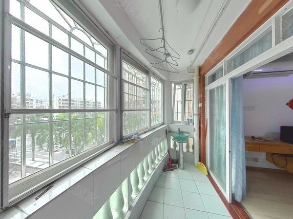 珠海香洲梅华富康花园富康花园 2室2厅1卫 2600.0元 精装修70.