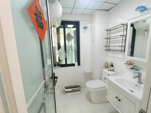 日照东港老城区风景水岸免费停车!现代精装!风景水岸50平1室带家具家电900元有钥出租房源真实图片