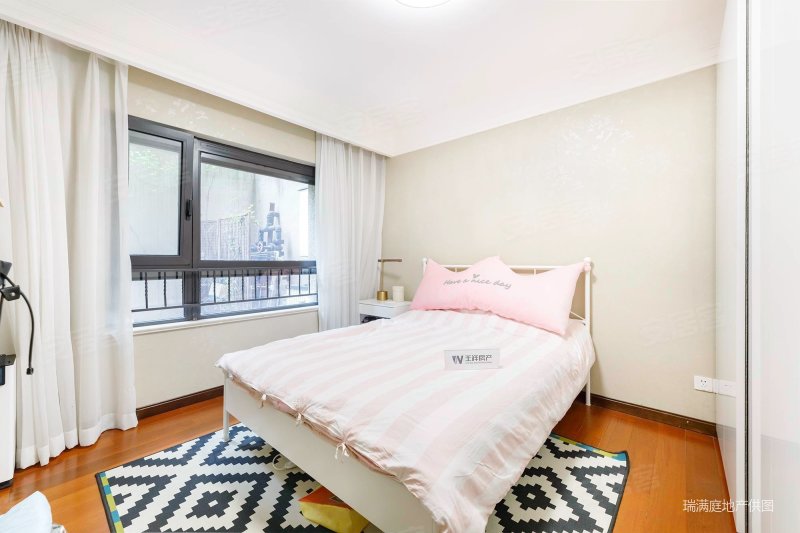 华新城一期珺庭 4室3厅3卫