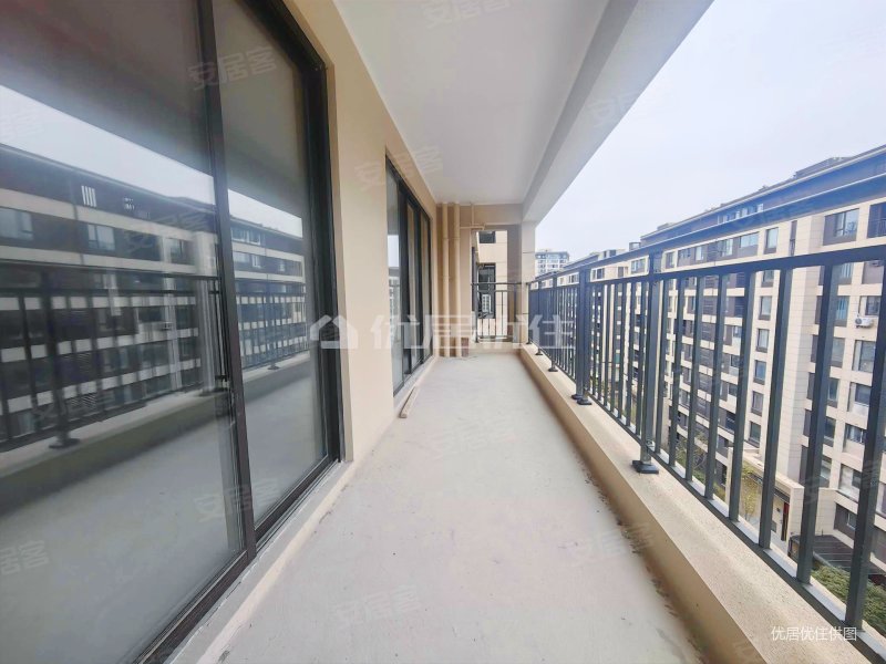 125平 电梯房 毛坯 洋房带车位,中南林樾二手房,90万,3室2厅,2卫,125.