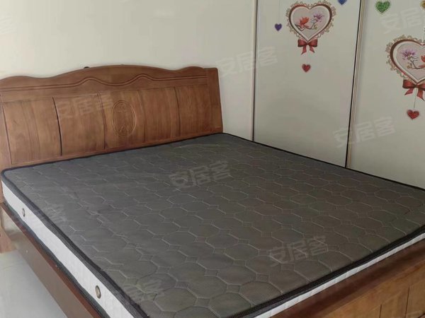 莱芜莱城莱城城区兴宇学府裕丰旁电梯房精装3室双气地暖,家具齐全拎包