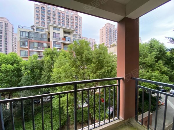 上海奉贤金汇金碧汇虹苑龙湖天街旁 两房天花板  两卫超大空间出租