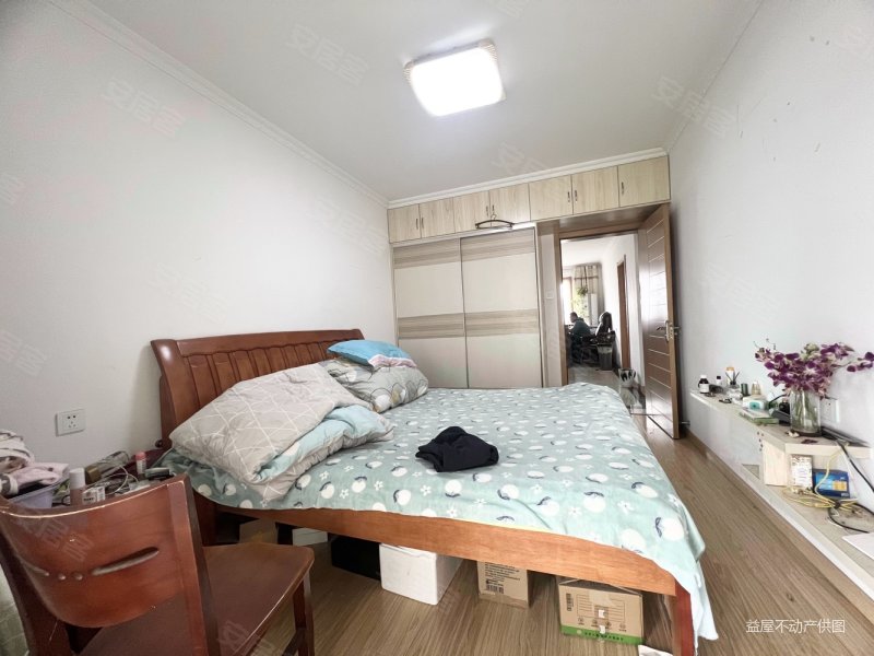 1号线龙眠大道县中旁近江宁医院金九汇对面泥塘新苑电梯房