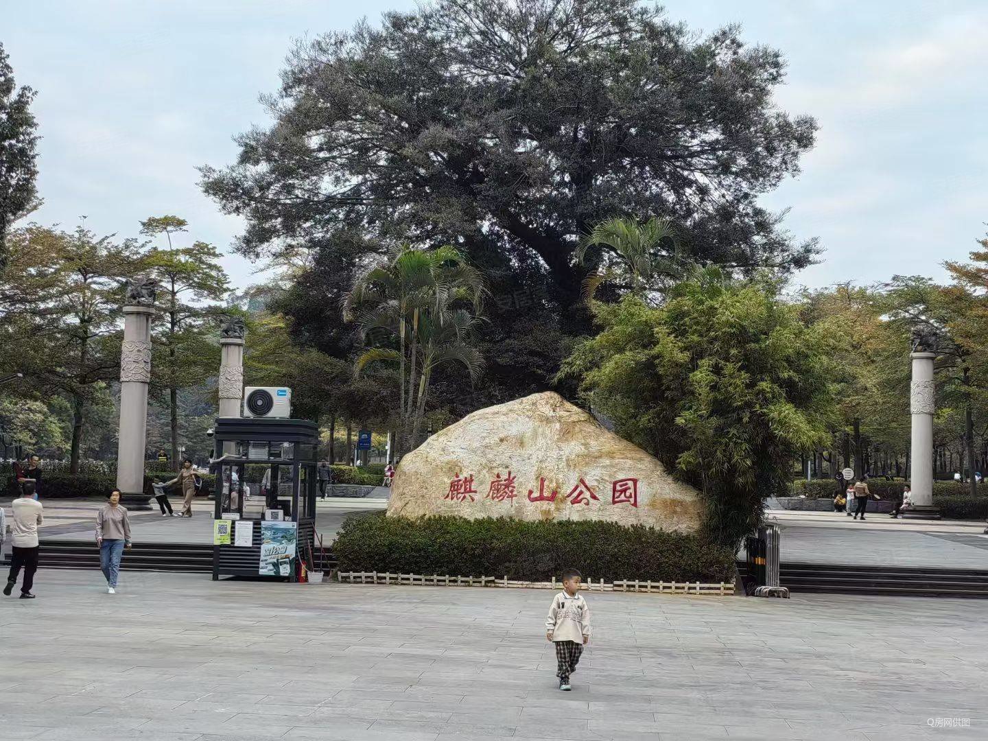 公园里的房子,南北通透4房,使用率高.低密度