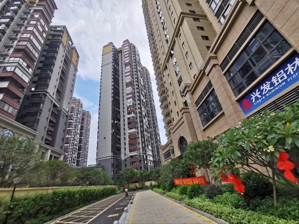 南宁西乡塘北湖鑫邦华府新出,华润万象华府旁鑫邦华府,精装两房,方正