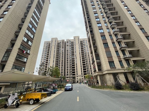 绍兴柯桥柯岩育红新景园面料市场旁 育红新景园 大阳台 押一付一包