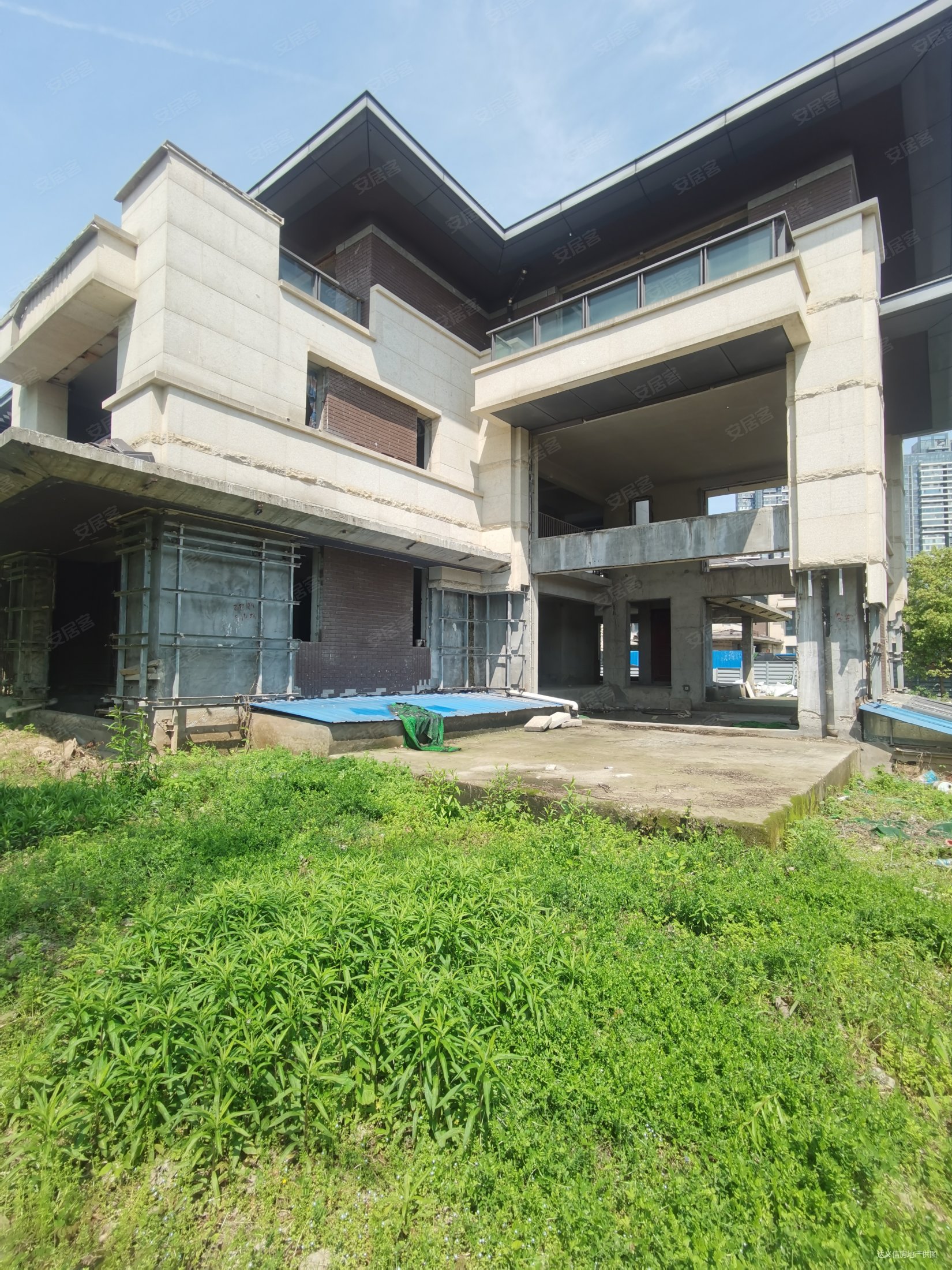 纯水岸东湖天樾(二期)5室2厅4卫464.57㎡南北4200万