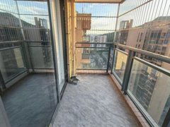 海丰海城海城城区城北皇 室一 号，小区电梯4房2厅2卫，家具家电齐全出租房源真实图片