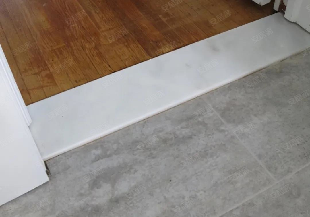 但也正是这种黑色过门石别很多人吐槽难看.