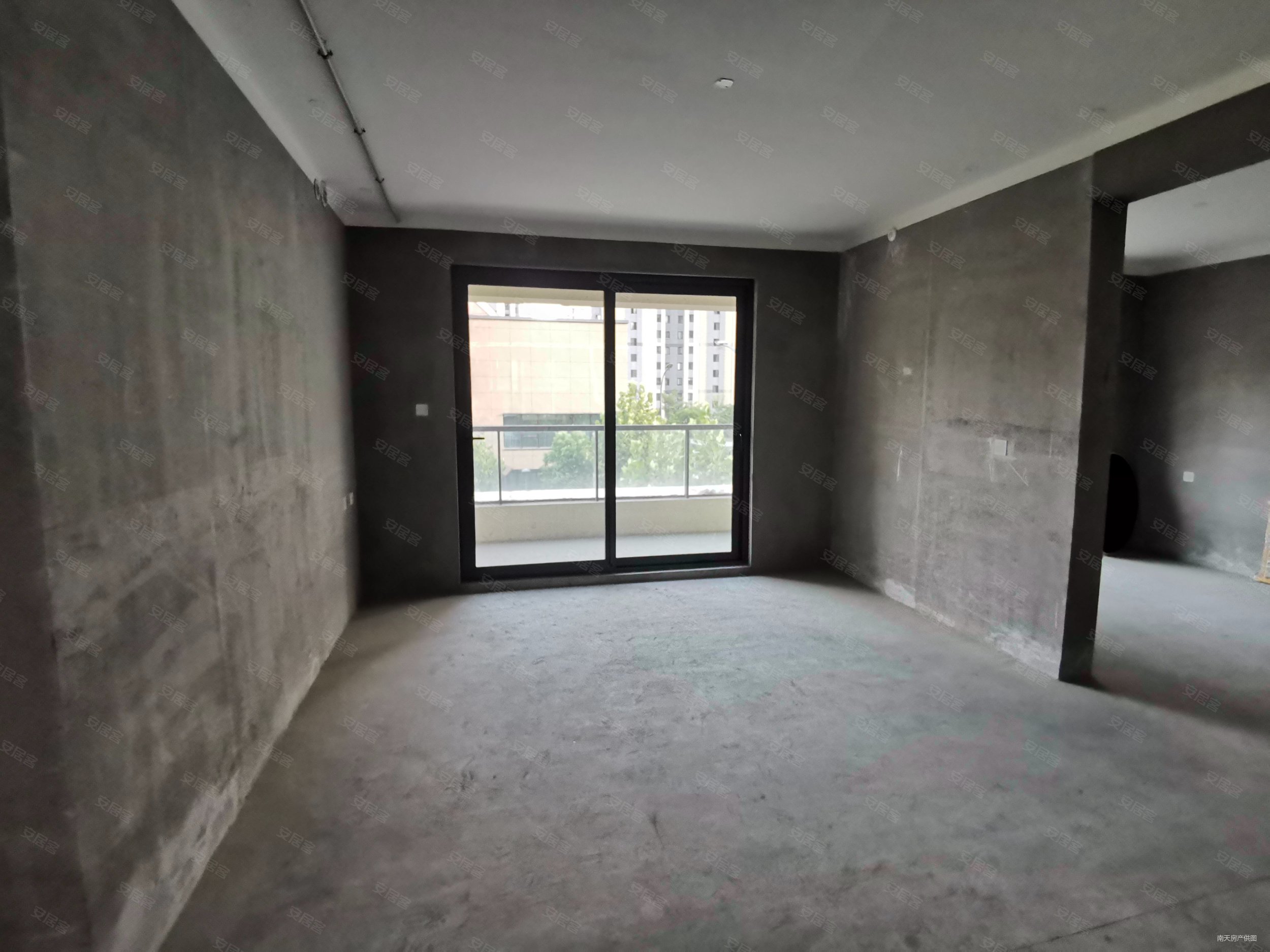 中海枫桥里4室2厅2卫127㎡南310万