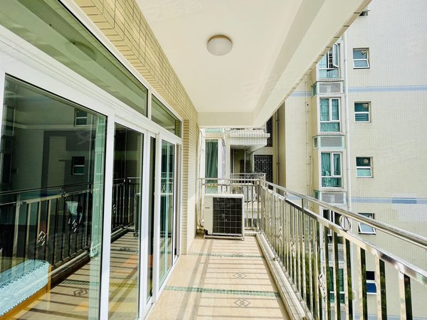 深圳龙岗平湖凤凰新村凤凰新村豪华装修大四房4阳台,高档家私电全齐