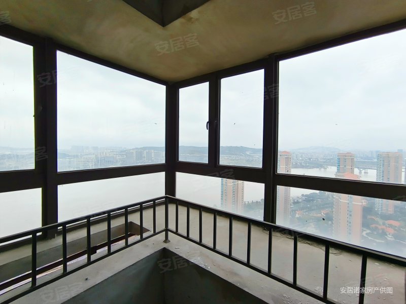 名城中心泊悦府